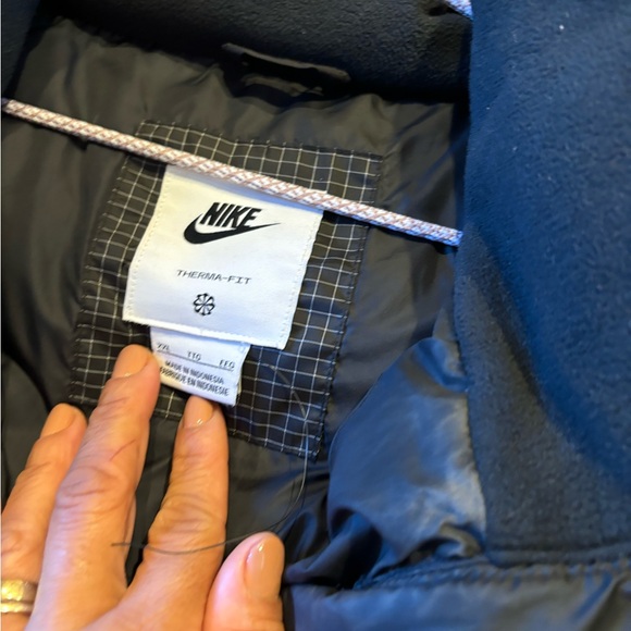 Nike Sportswear Windpuffer is a high-performance, stylish outerwear!! - Picture 7 of 11